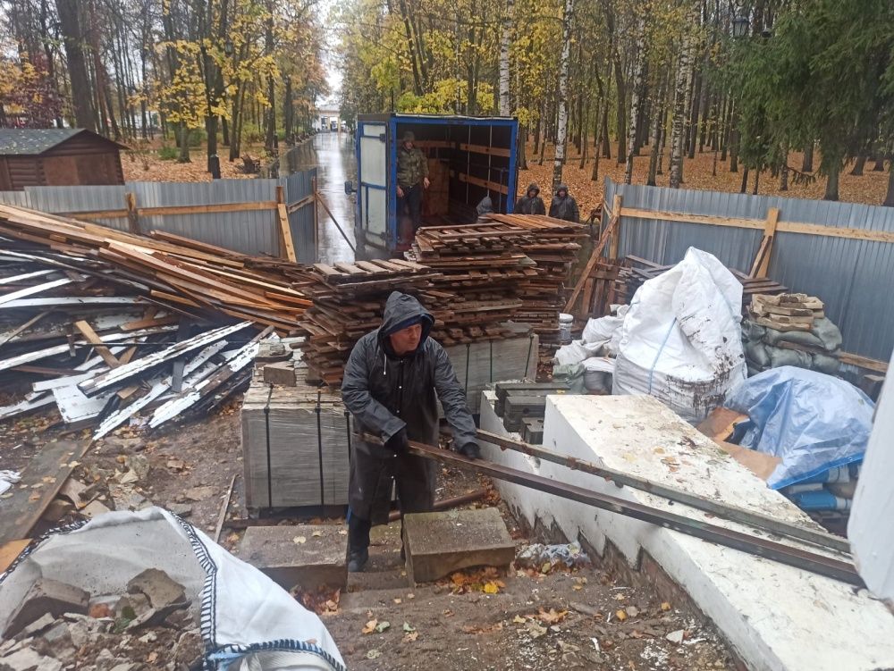 В Александровском саду продолжили восстановление ротонд